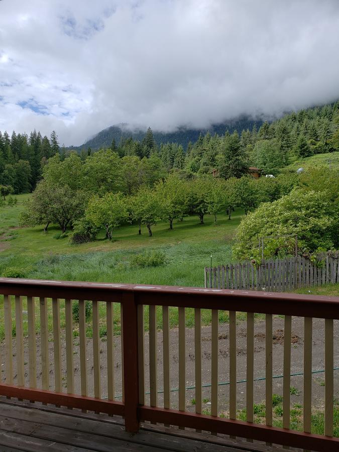 Cherry Cove Cabins Villa Kaslo Exterior photo