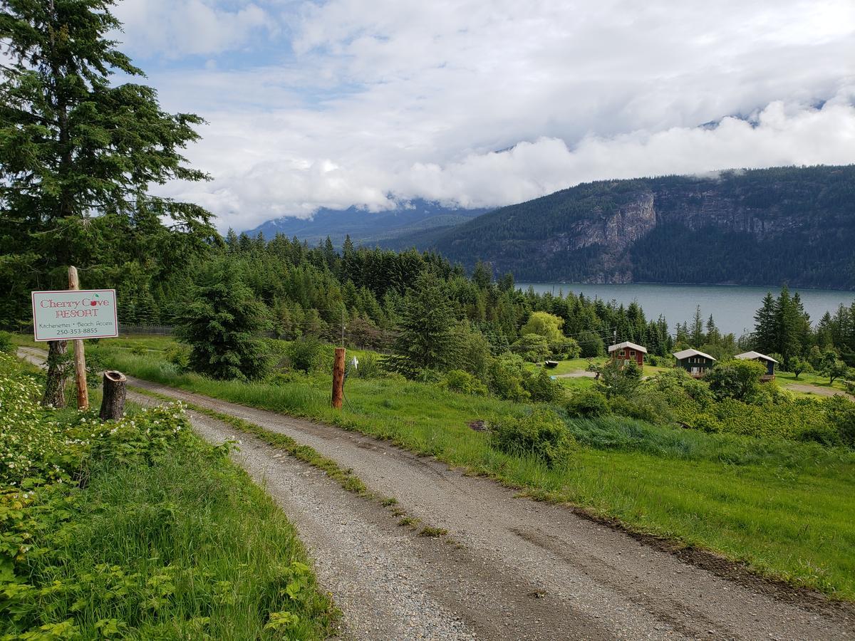 Cherry Cove Cabins Villa Kaslo Exterior photo